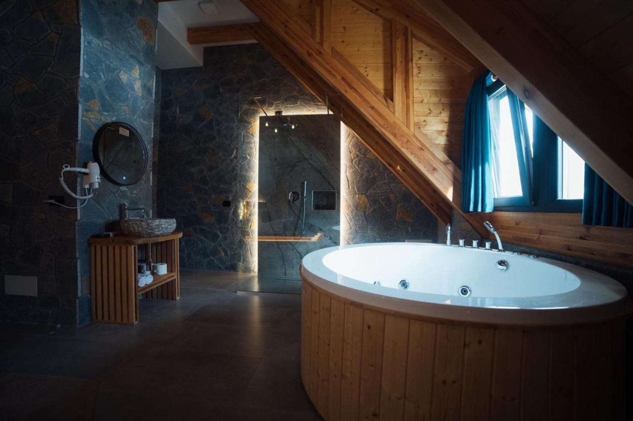 Hotel Kulla E Bajraktarit Boge Exteriér fotografie